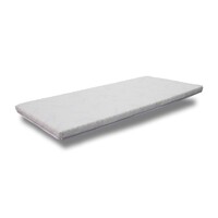 Vrchný matrac slúži ako účinná ochranná vrstva hlavného matraca pred opotrebovaním, čím výrazne predlžuje jeho životnosť.